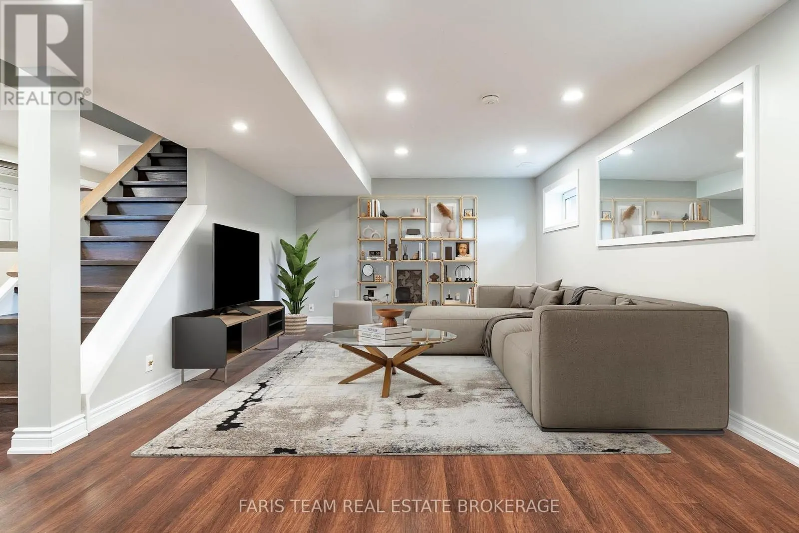 104 KNOX ROAD E