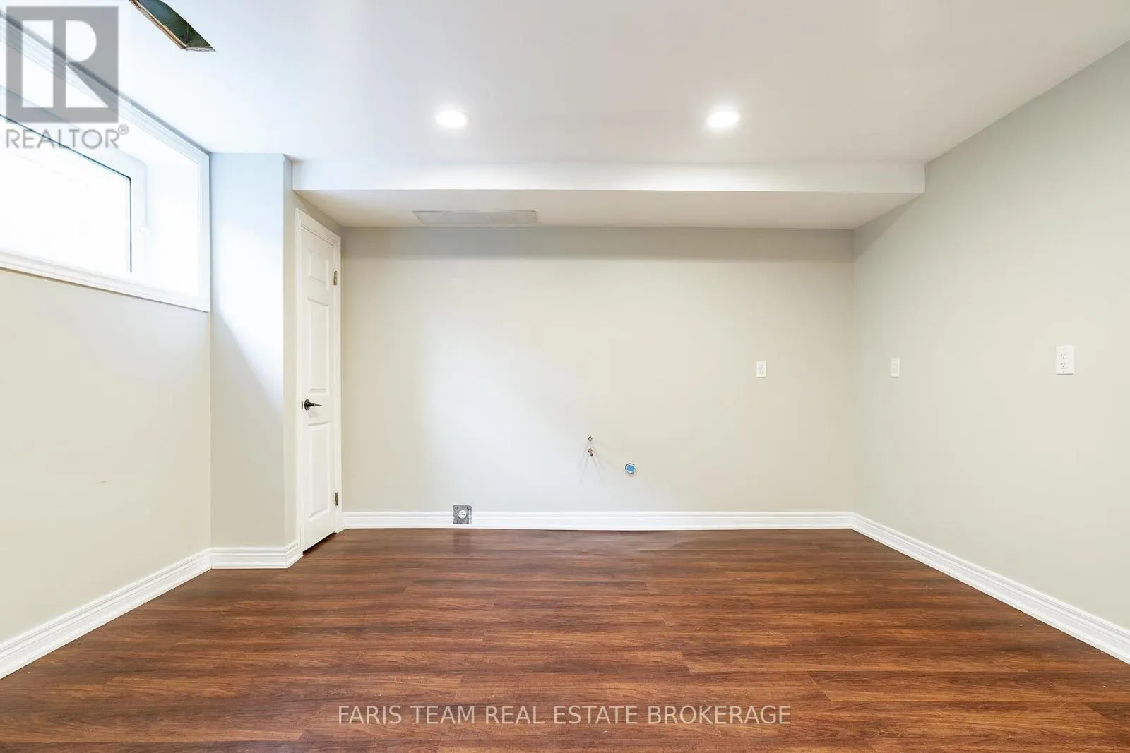 104 KNOX ROAD E