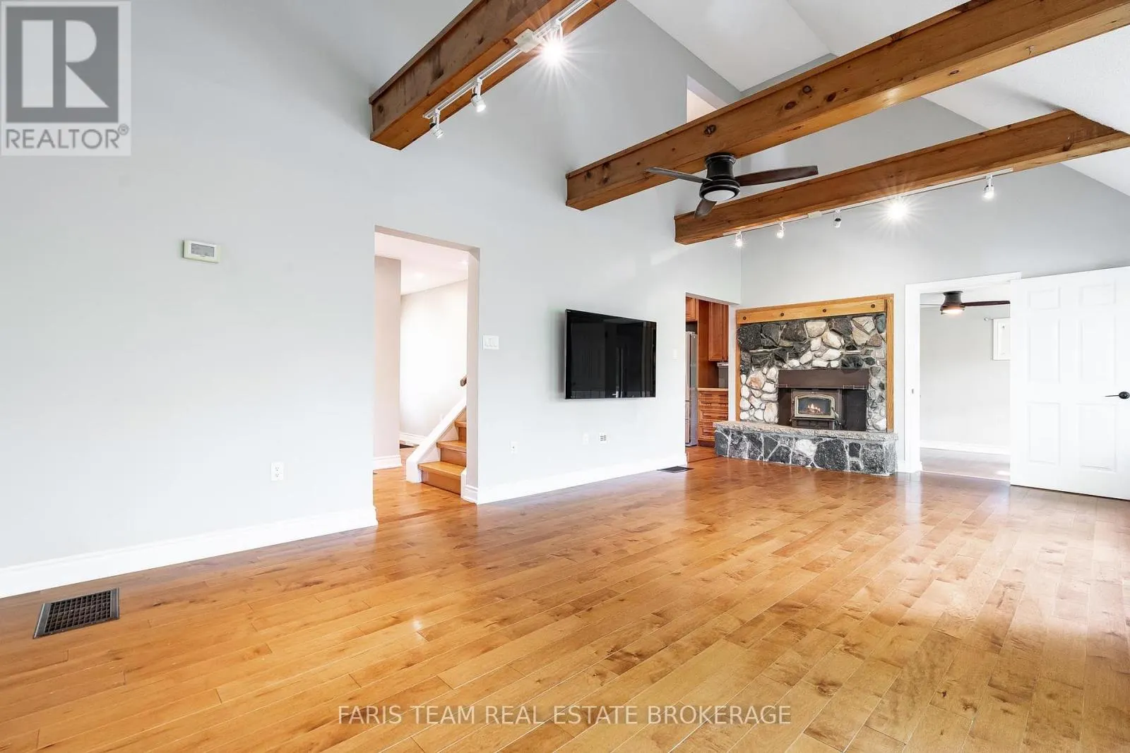 104 KNOX ROAD E