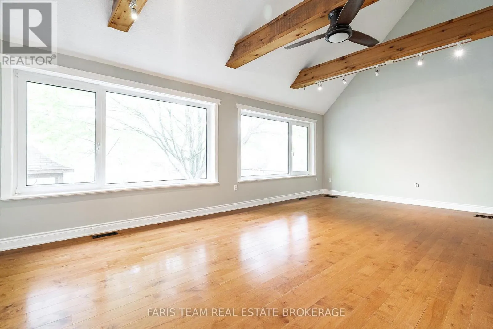 104 KNOX ROAD E