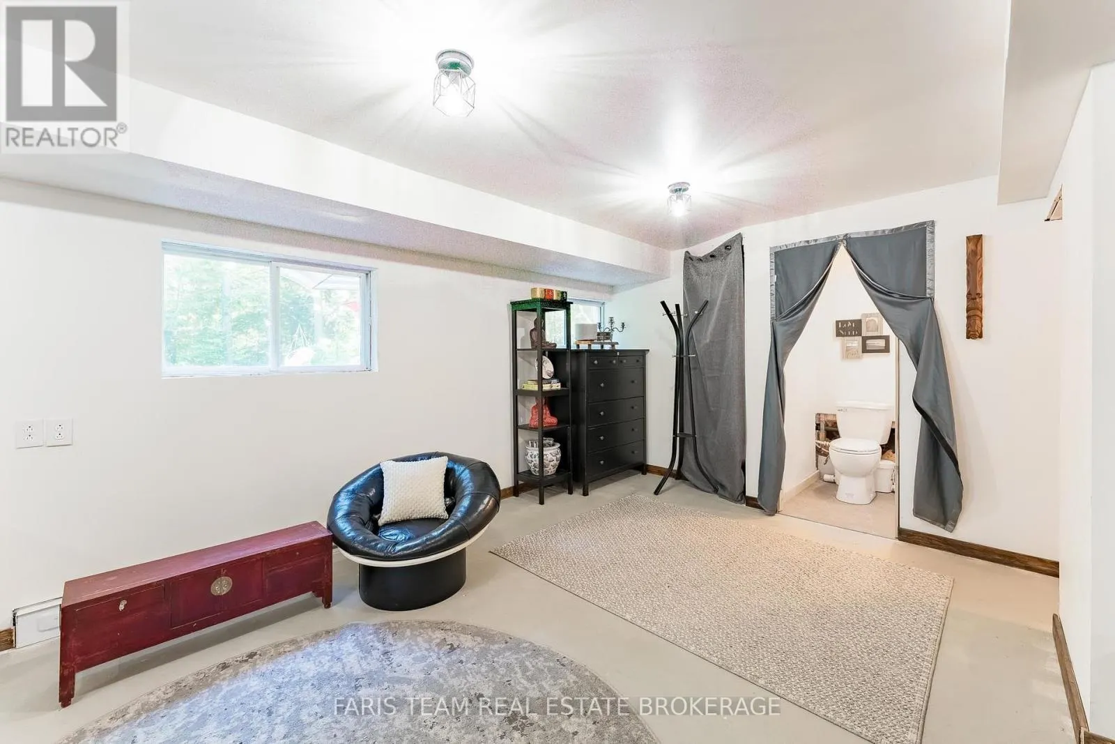 43 MANITOU CRESCENT