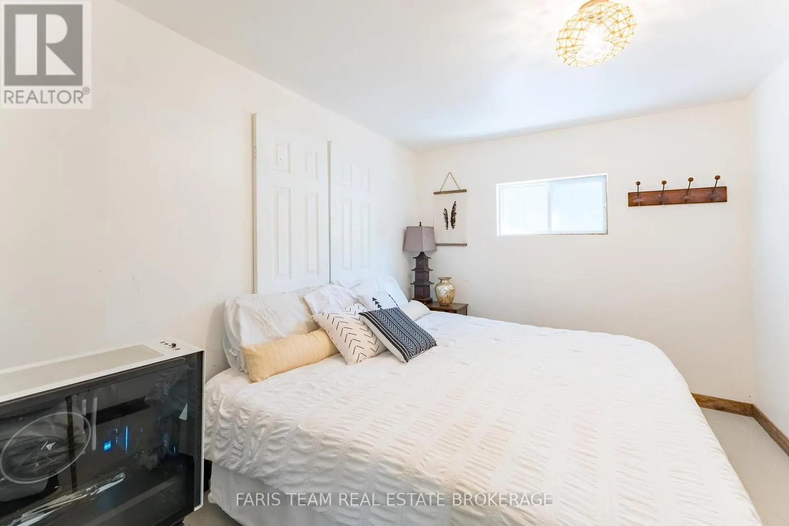 43 MANITOU CRESCENT