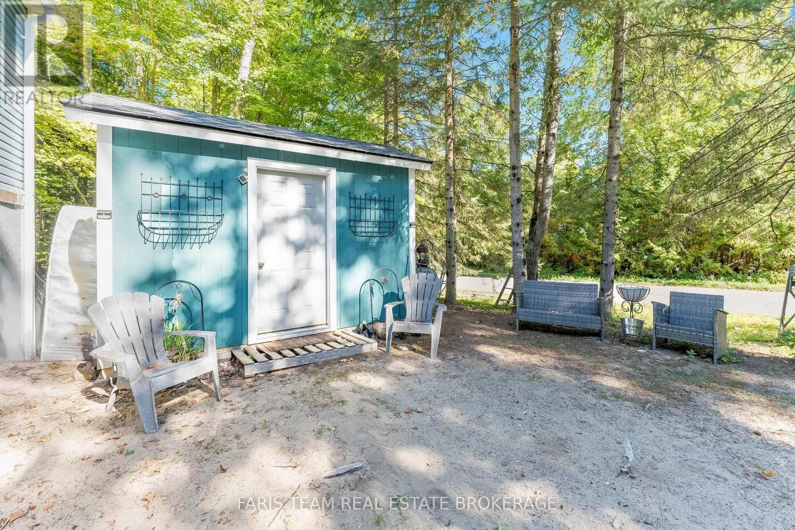 43 MANITOU CRESCENT