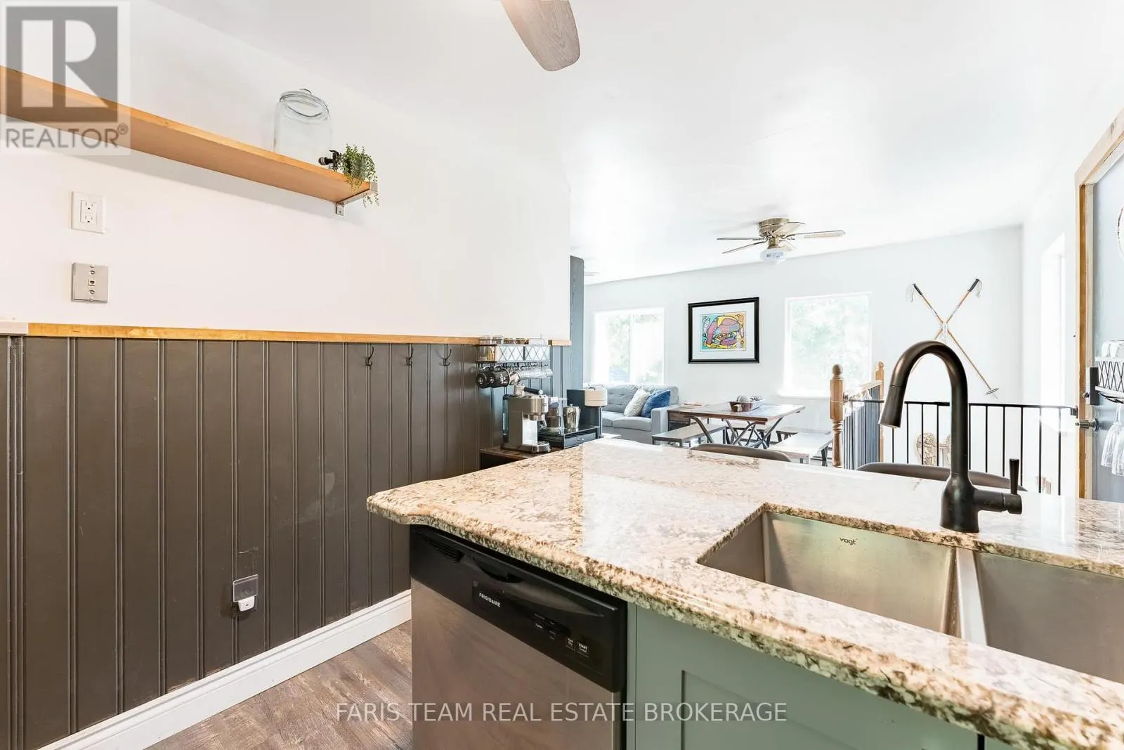 43 MANITOU CRESCENT