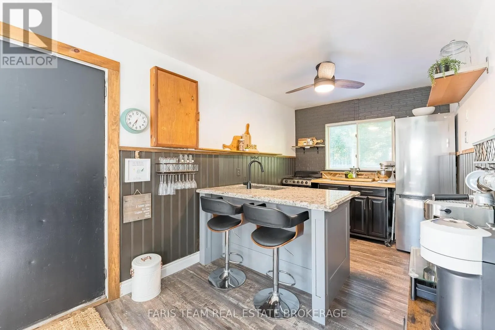 43 MANITOU CRESCENT