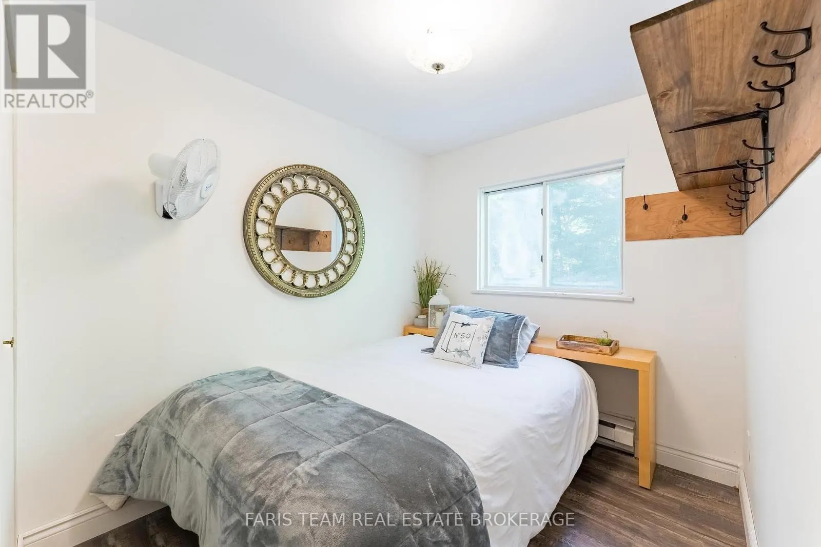 43 MANITOU CRESCENT