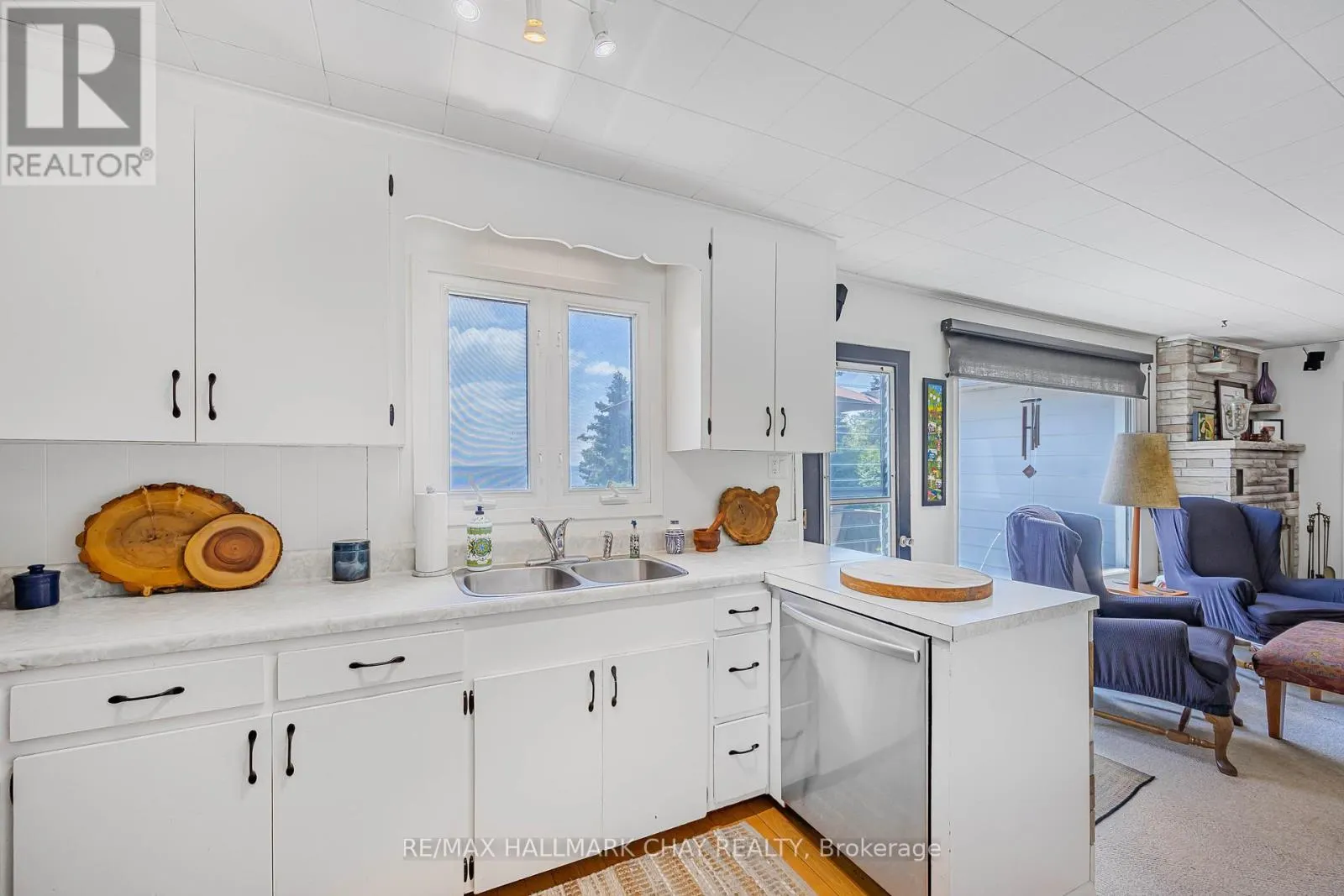 1125 WOODLAND DRIVE