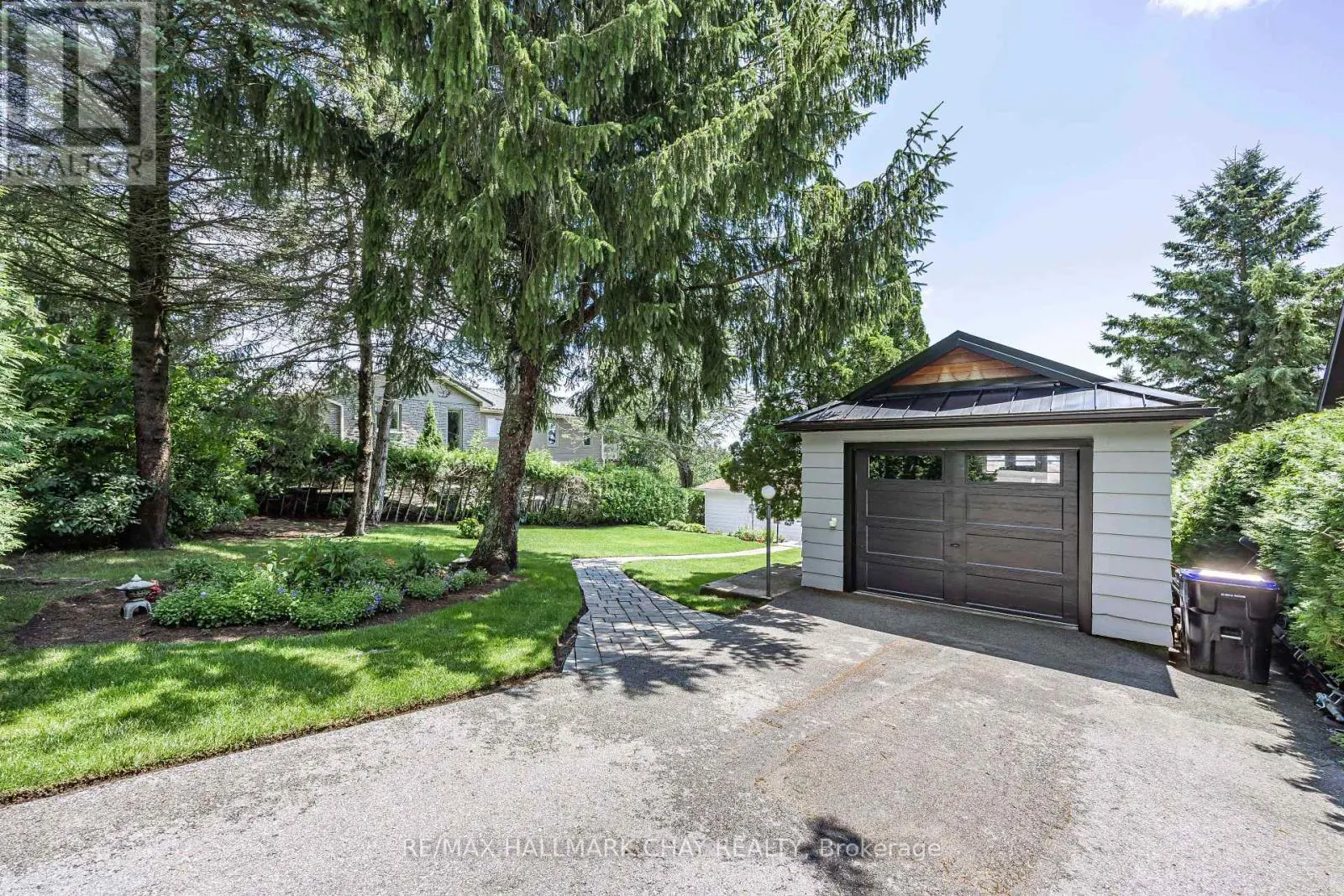 1125 WOODLAND DRIVE