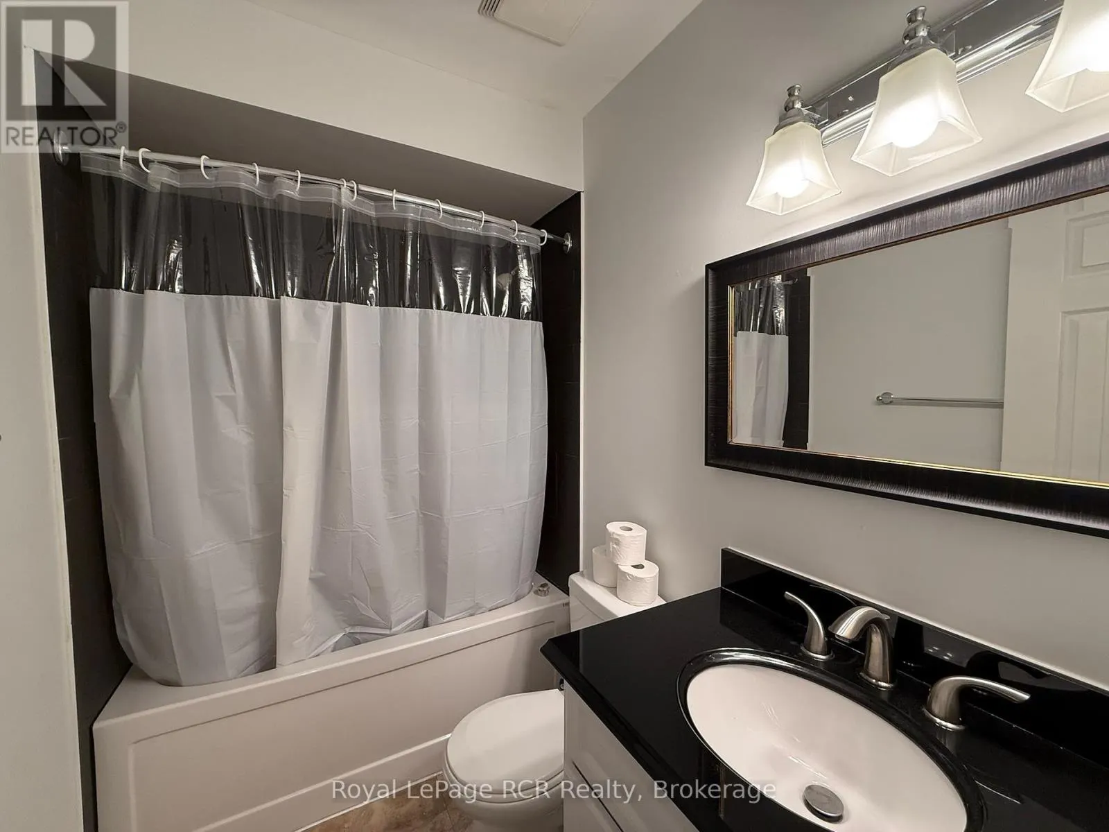 3 - 15 WATTS CRESCENT, #3
