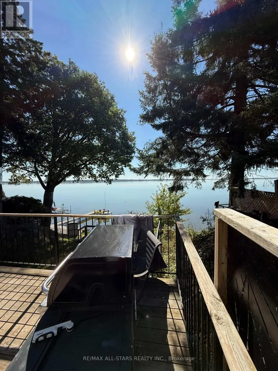 UPPER LEVEL - 2999 LAKESIDE DRIVE