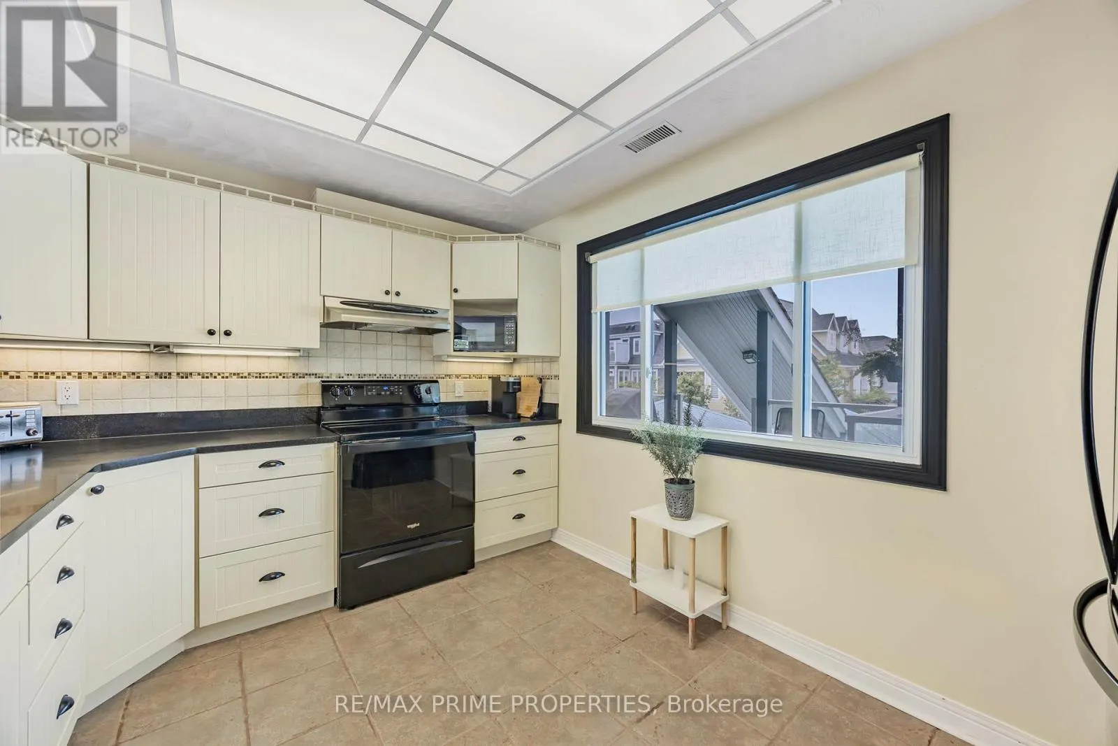 201 - 585 ATHERLEY ROAD