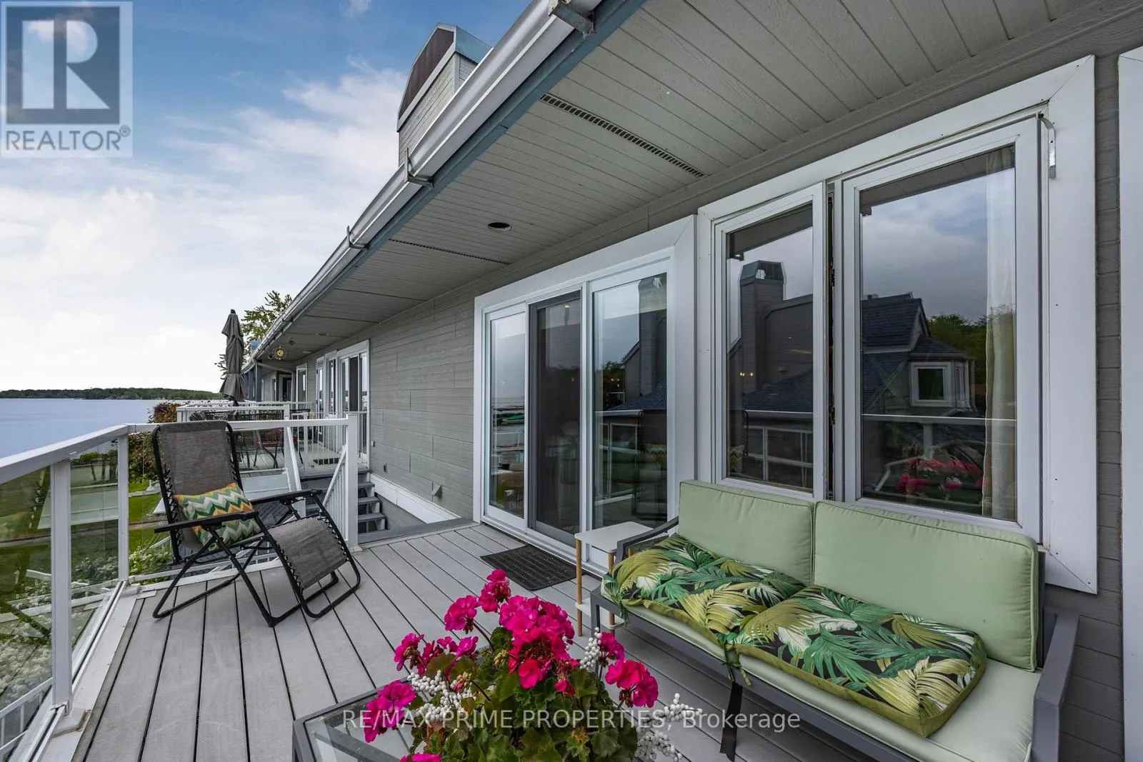 201 - 585 ATHERLEY ROAD