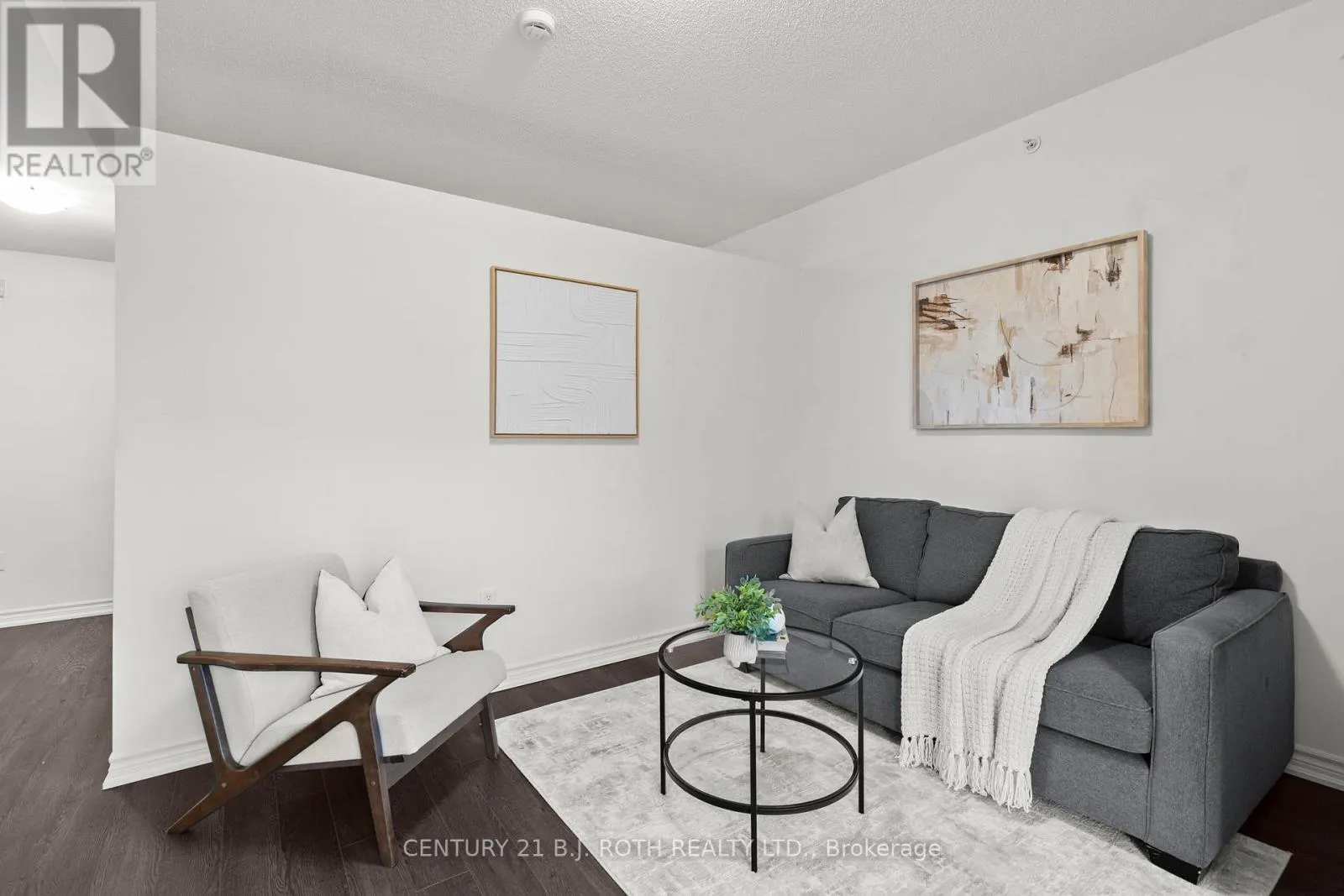 204 - 40 FERNDALE DRIVE S