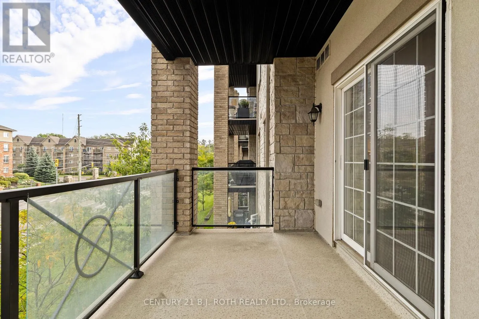 204 - 40 FERNDALE DRIVE S