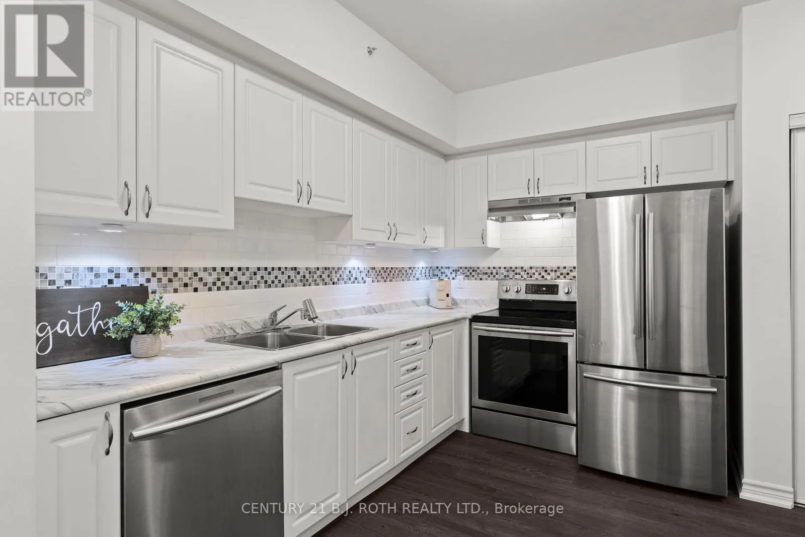 204 - 40 FERNDALE DRIVE S