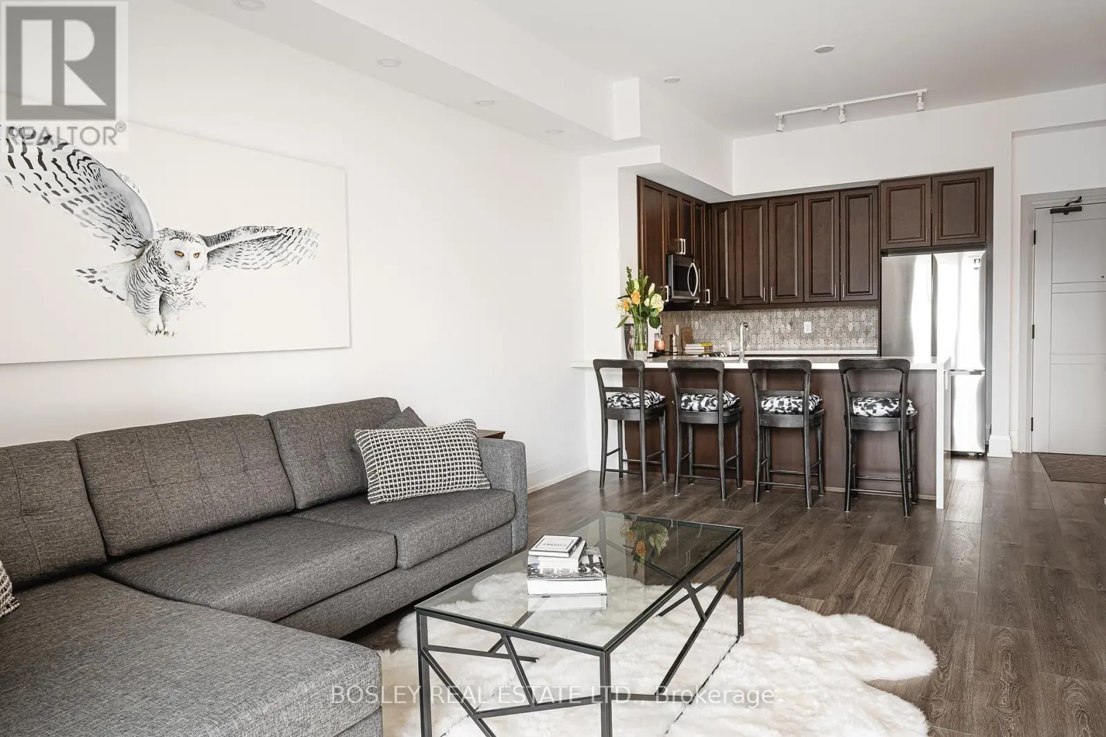 310 - 1 HUME STREET S