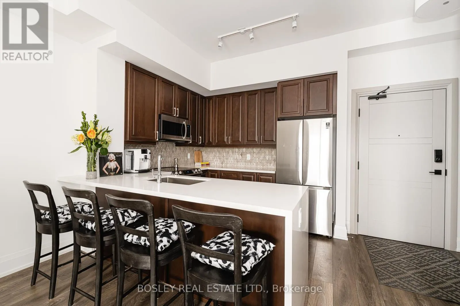 310 - 1 HUME STREET S