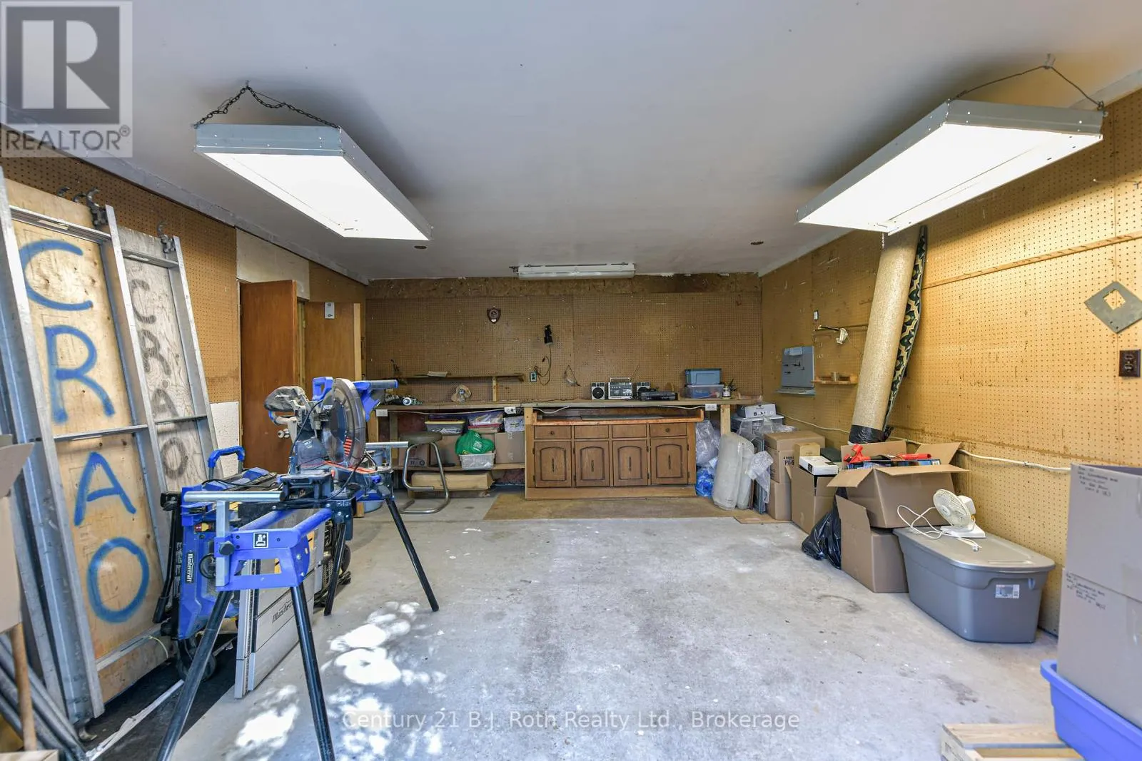 262 LAWRENCE AVENUE