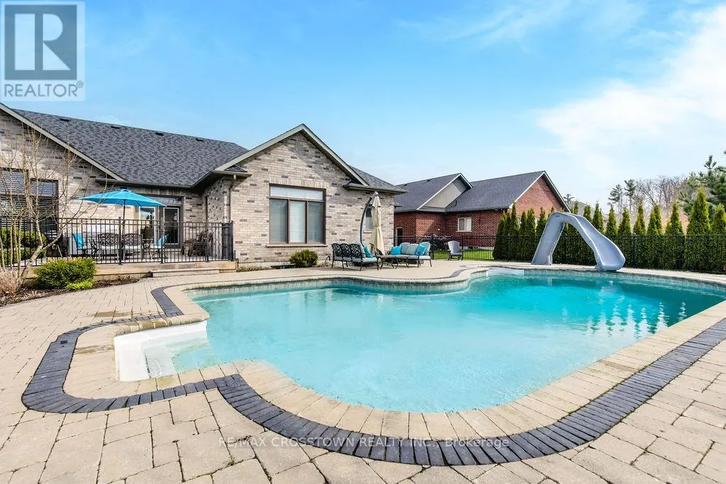 25 MENNILL DRIVE