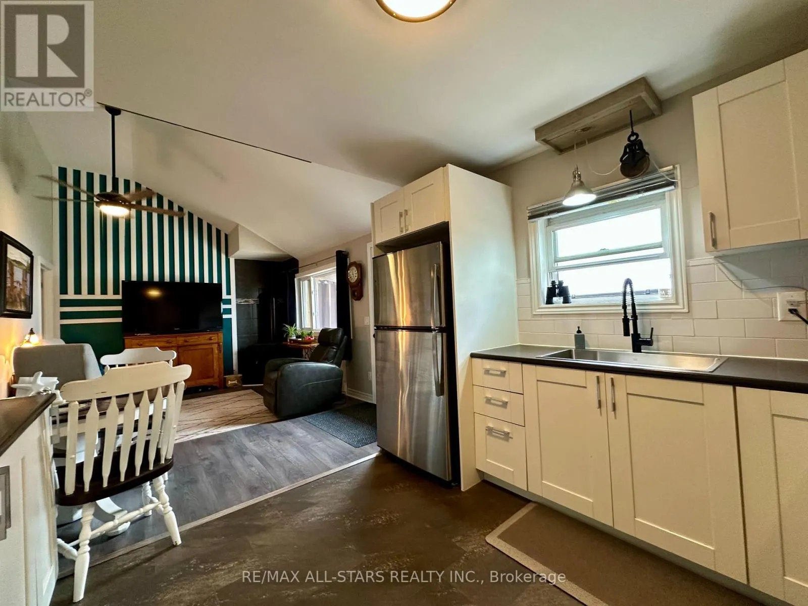 1054 SYLVAN GLEN DRIVE