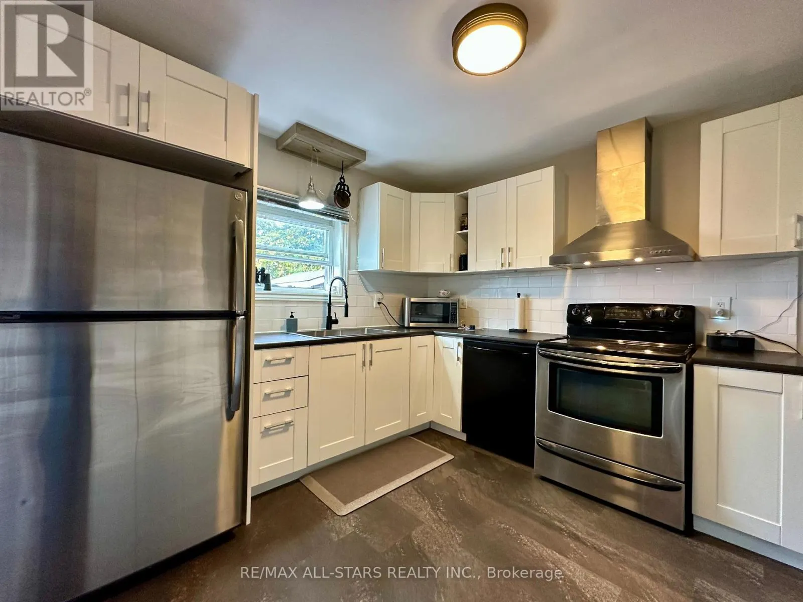 1054 SYLVAN GLEN DRIVE