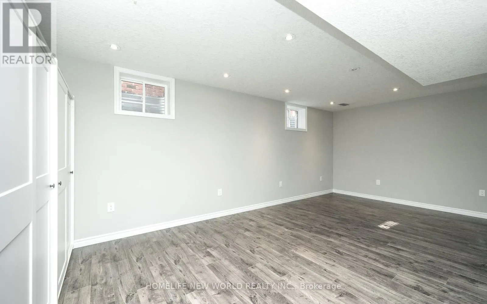 81 WHITE CRESCENT