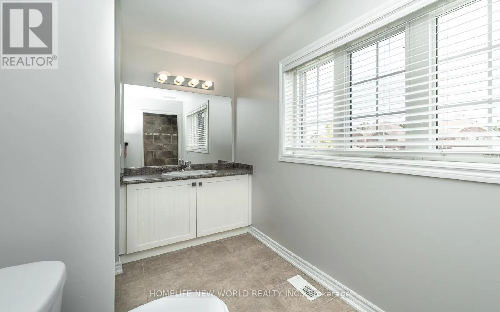 81 WHITE CRESCENT