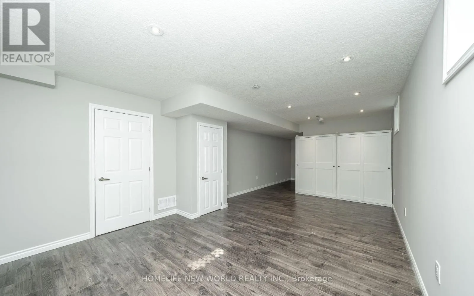 81 WHITE CRESCENT