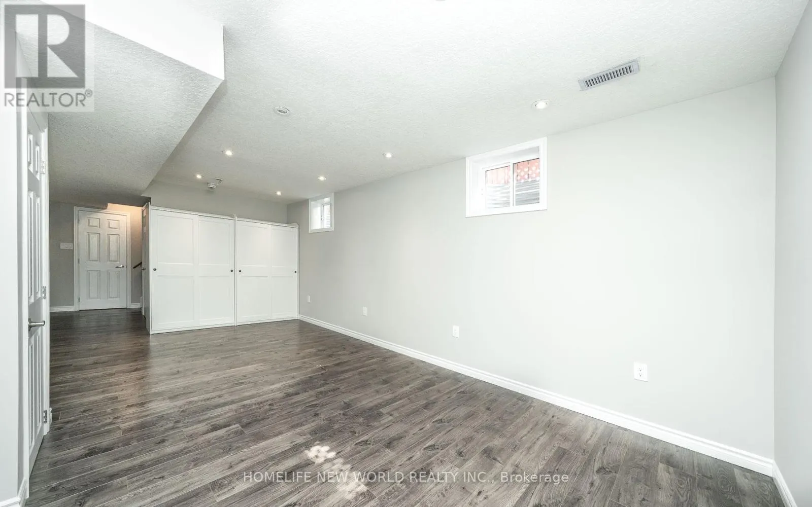 81 WHITE CRESCENT