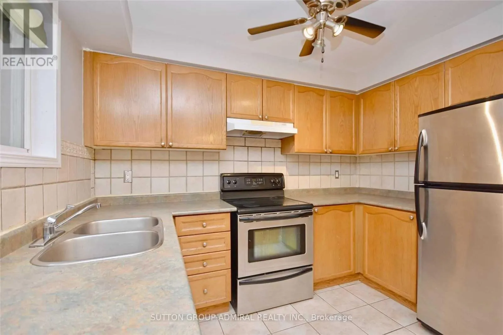 UPPER - 70 HAWTHORNE CRESCENT