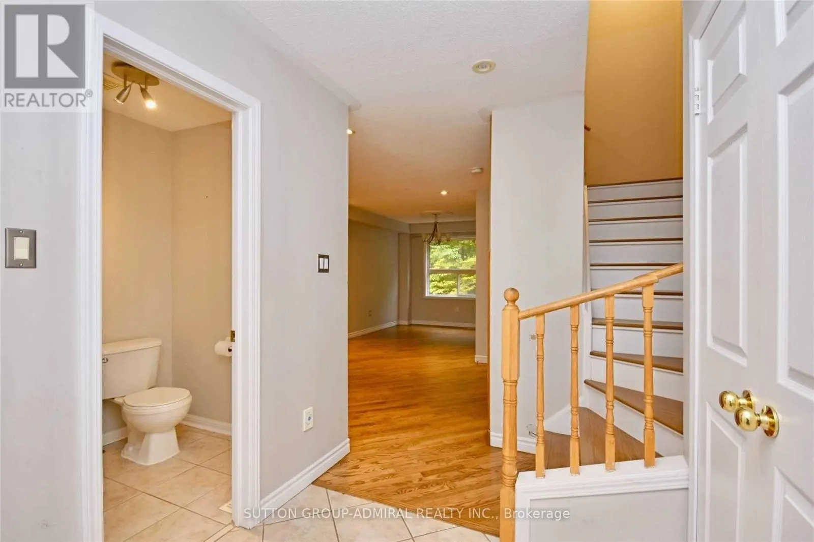 UPPER - 70 HAWTHORNE CRESCENT