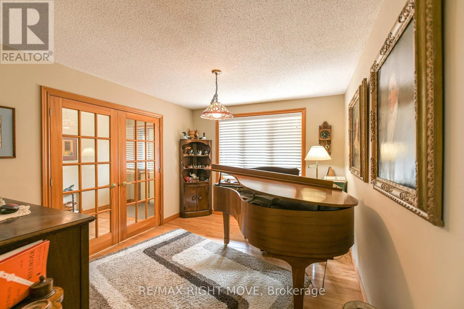 1892 CARRIAGE COURT