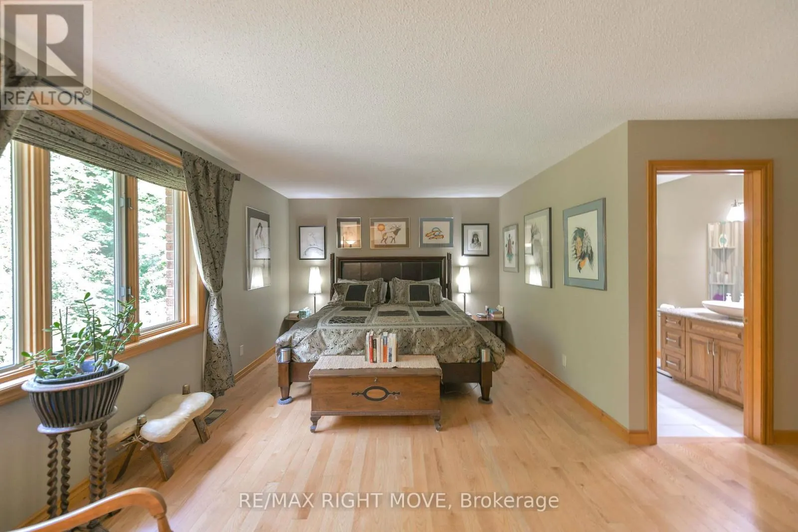 1892 CARRIAGE COURT