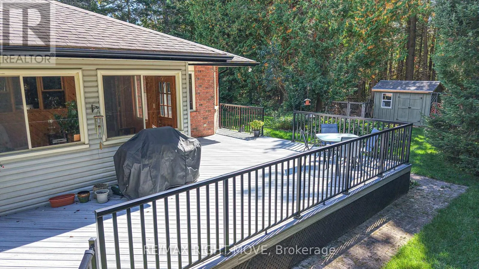 1892 CARRIAGE COURT