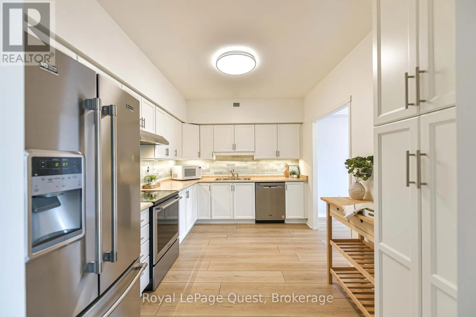 208 - 20 MUSEUM DRIVE, #208