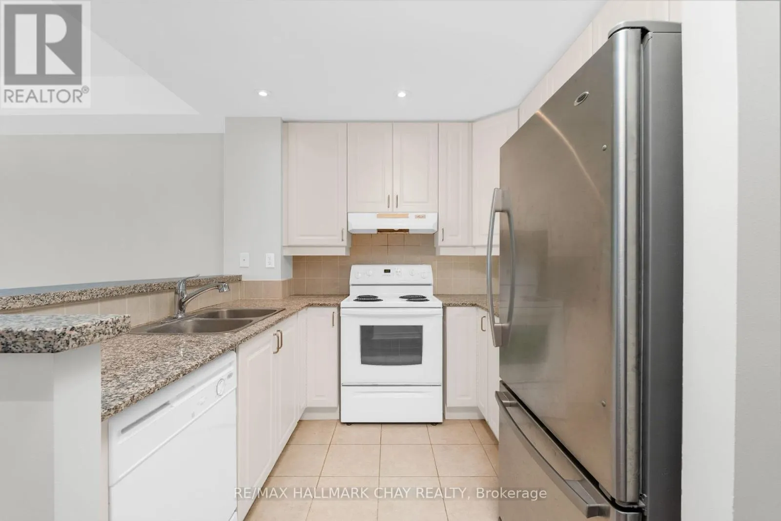305 - 6 TORONTO STREET