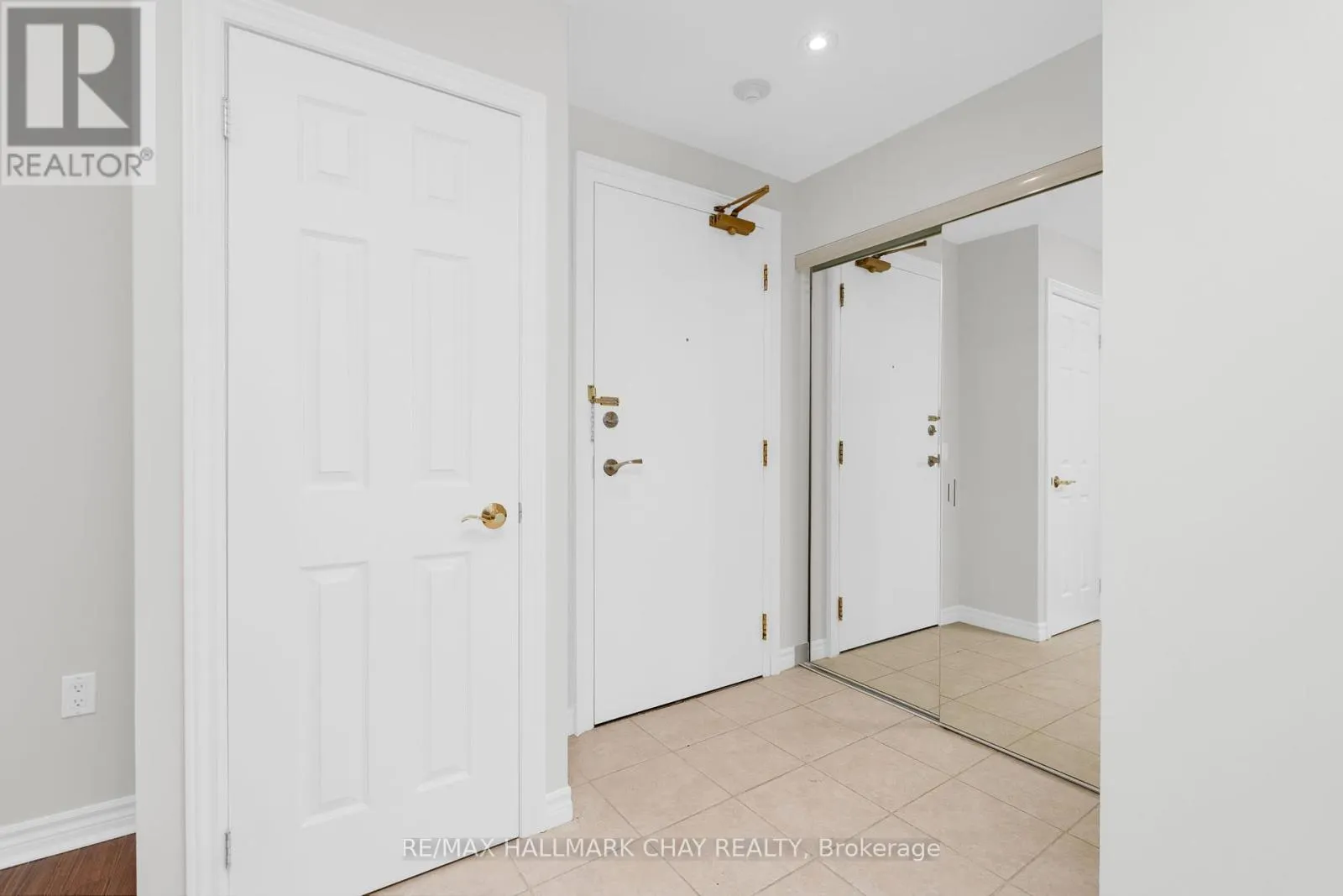 305 - 6 TORONTO STREET