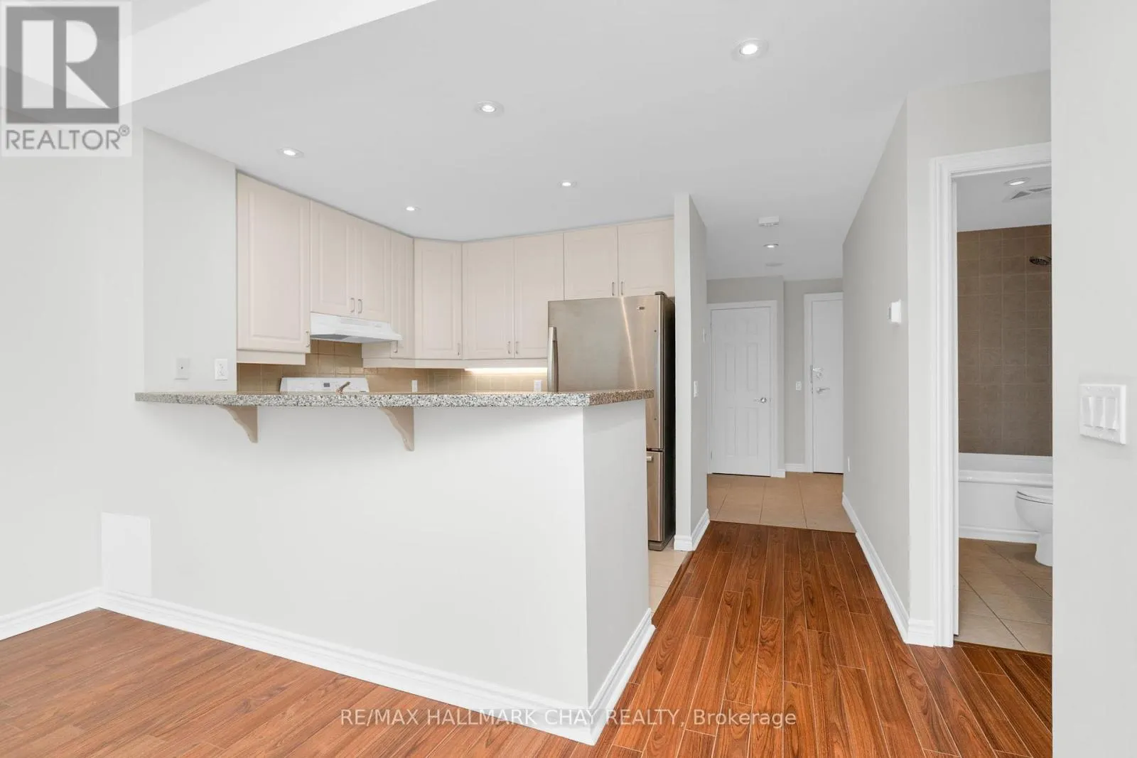 305 - 6 TORONTO STREET