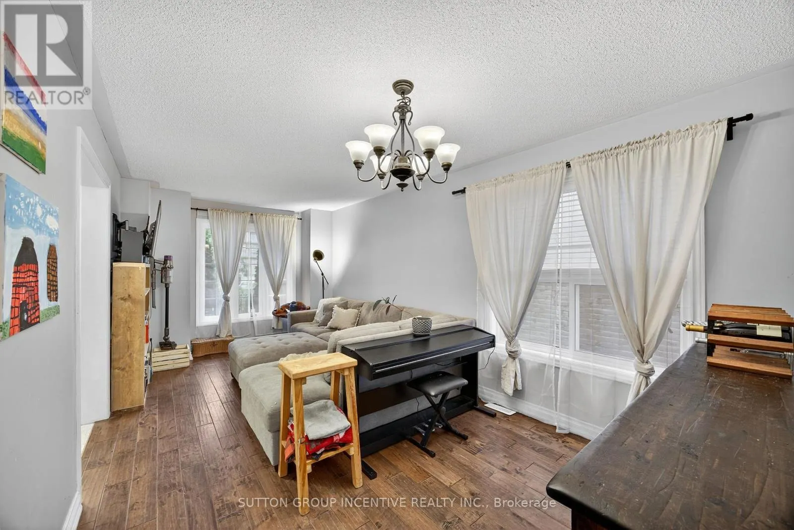 4 DUNNETT DRIVE