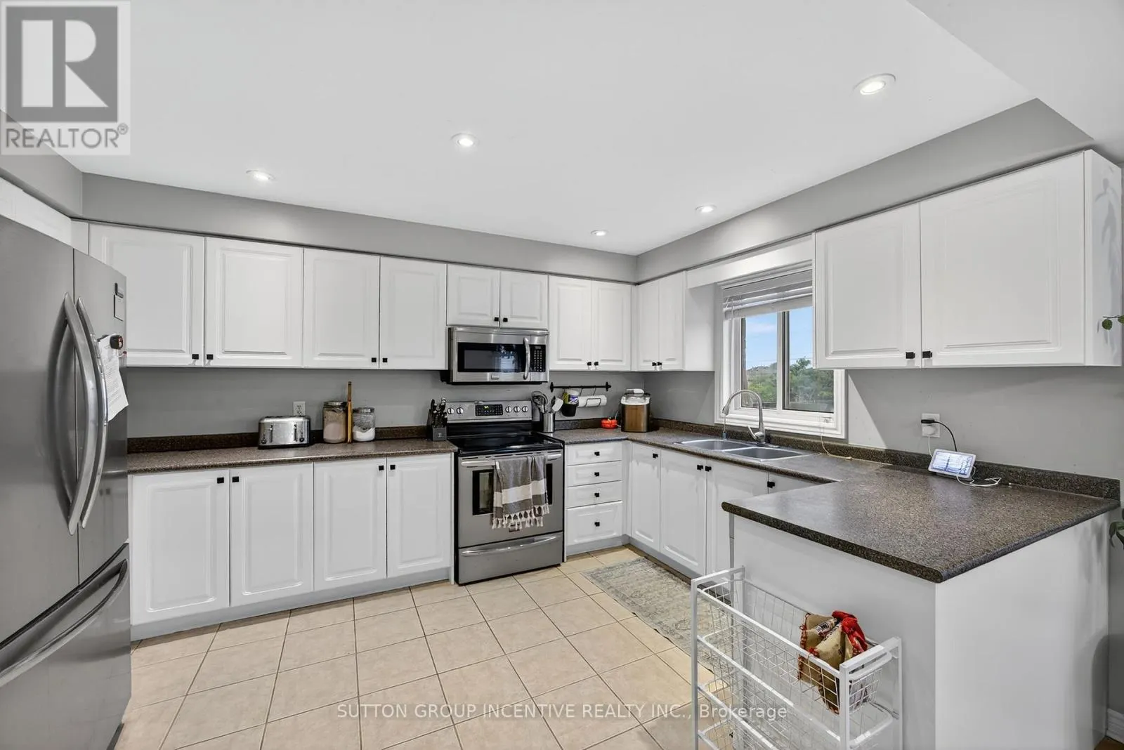 4 DUNNETT DRIVE