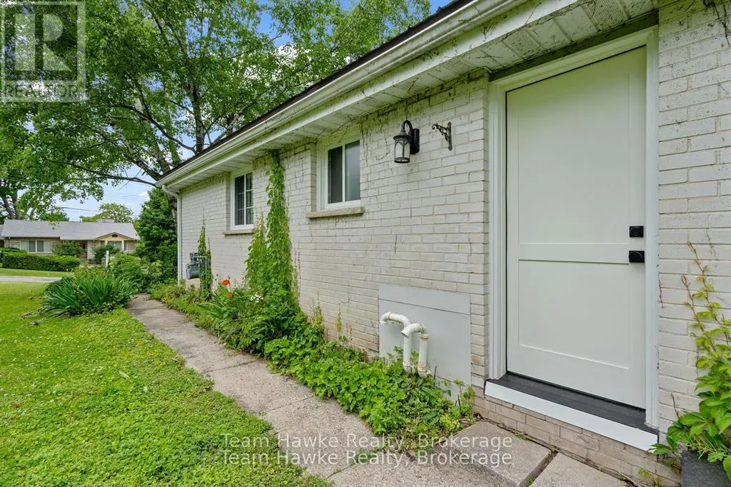 689 DOMINION AVENUE