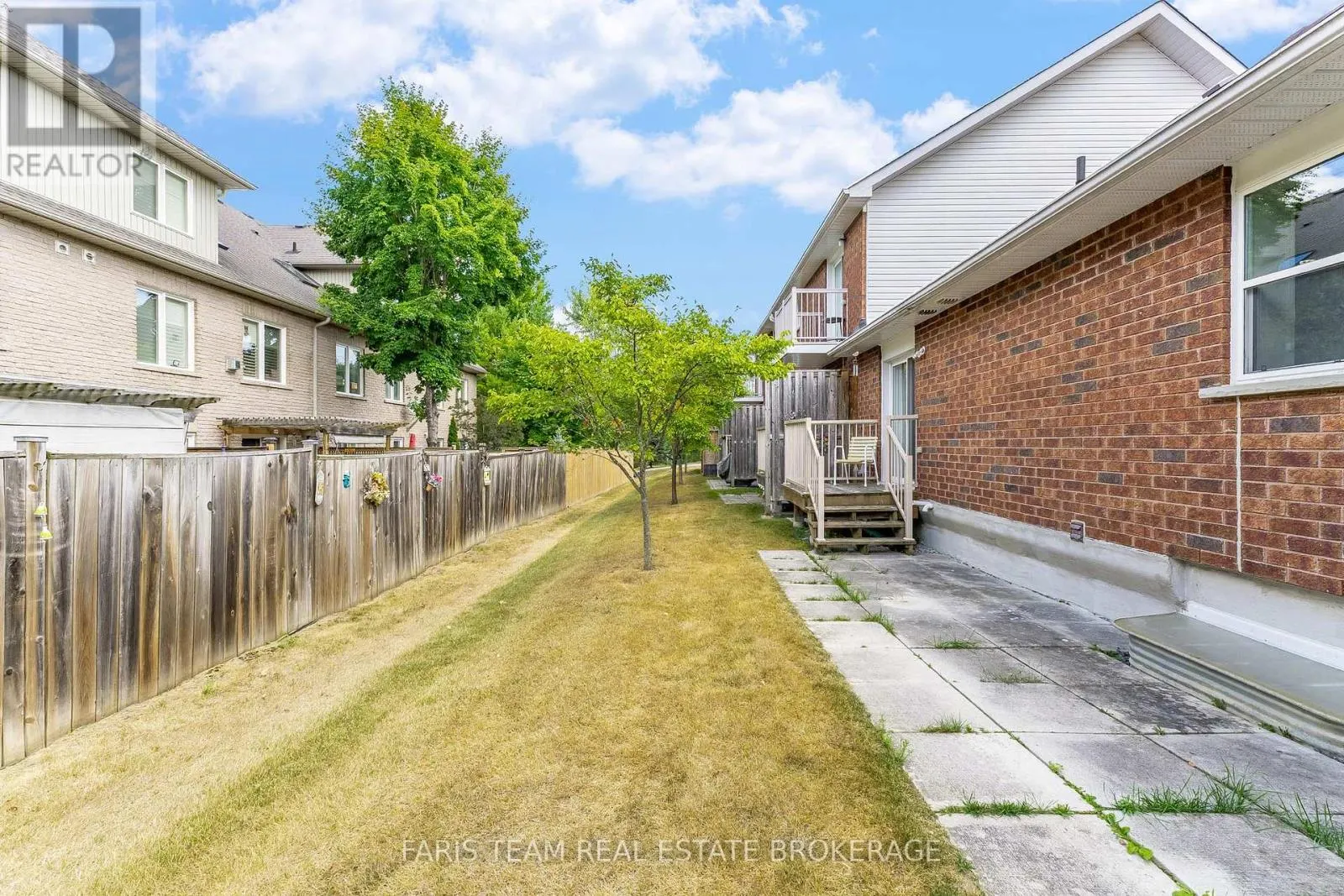 18 - 318 LITTLE AVENUE