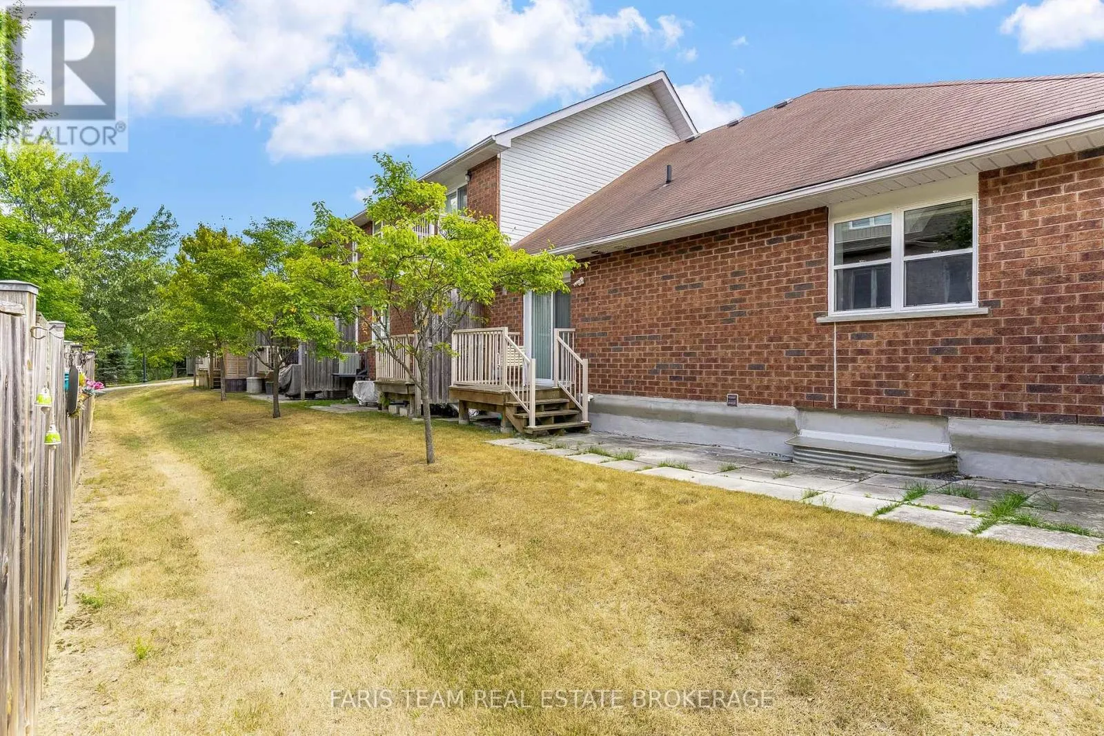 18 - 318 LITTLE AVENUE