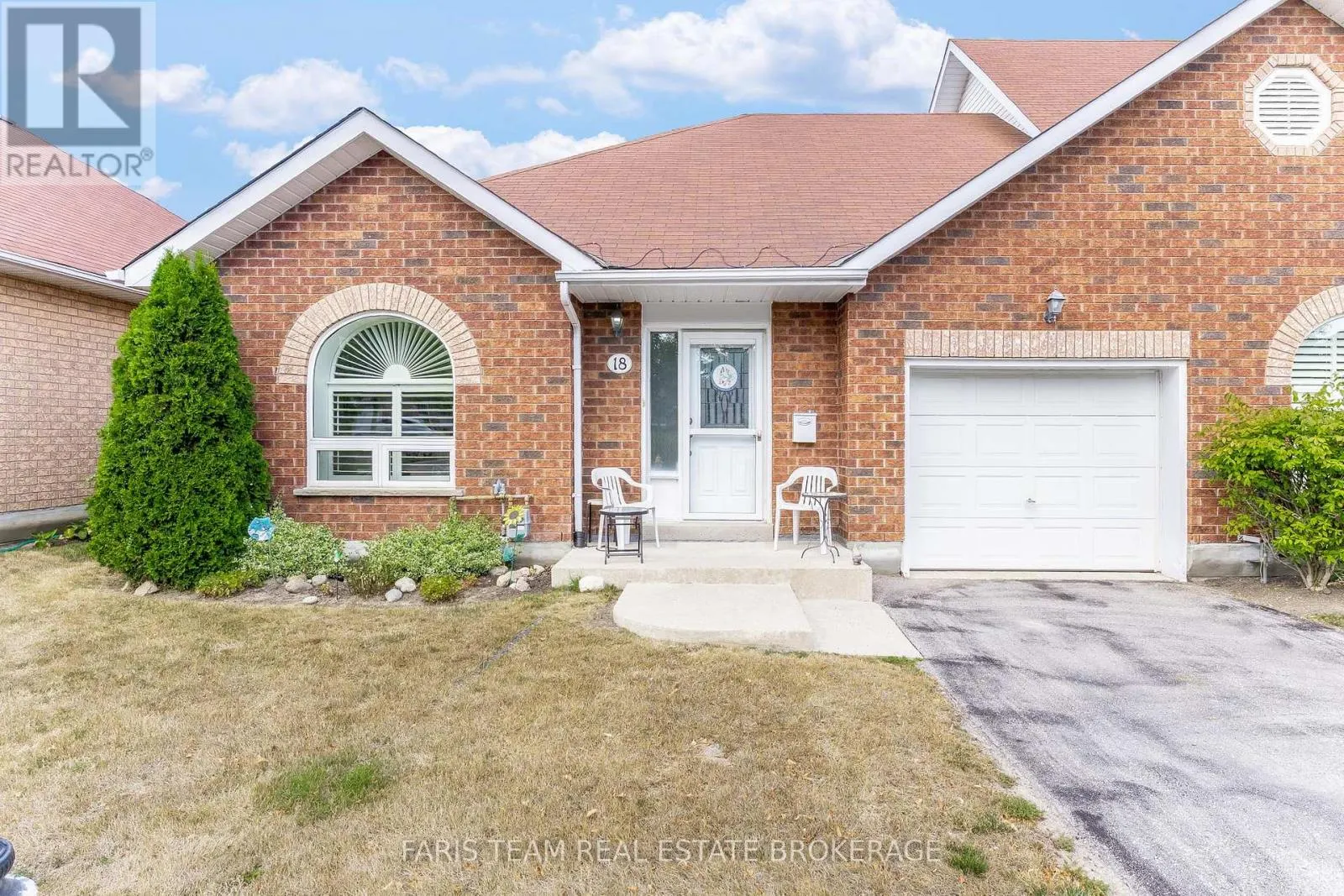 18 - 318 LITTLE AVENUE