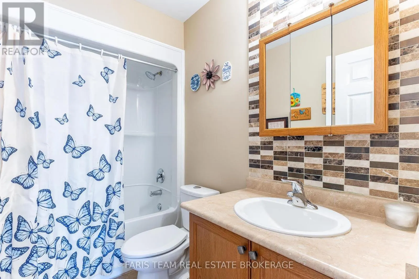 18 - 318 LITTLE AVENUE