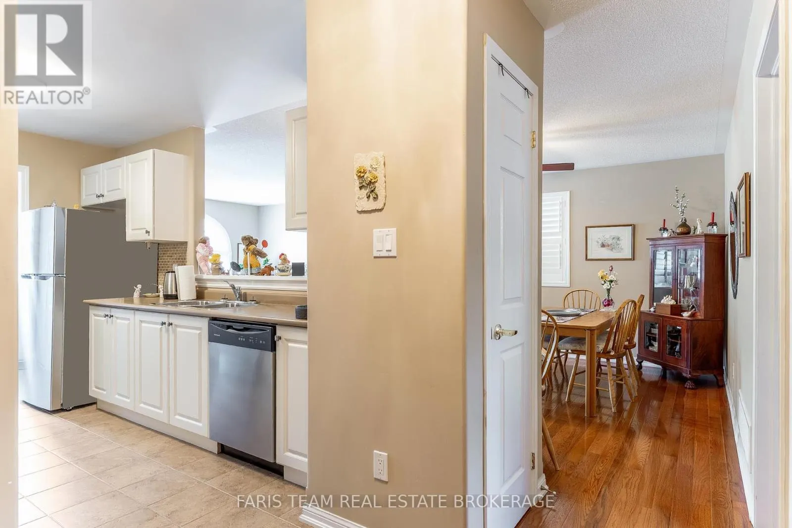 18 - 318 LITTLE AVENUE