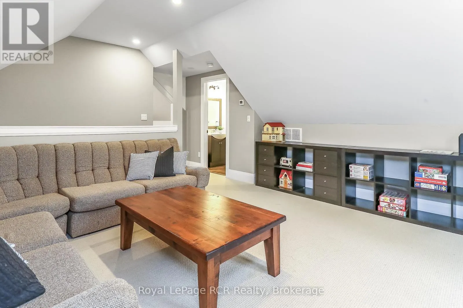 3 HOLLY COURT