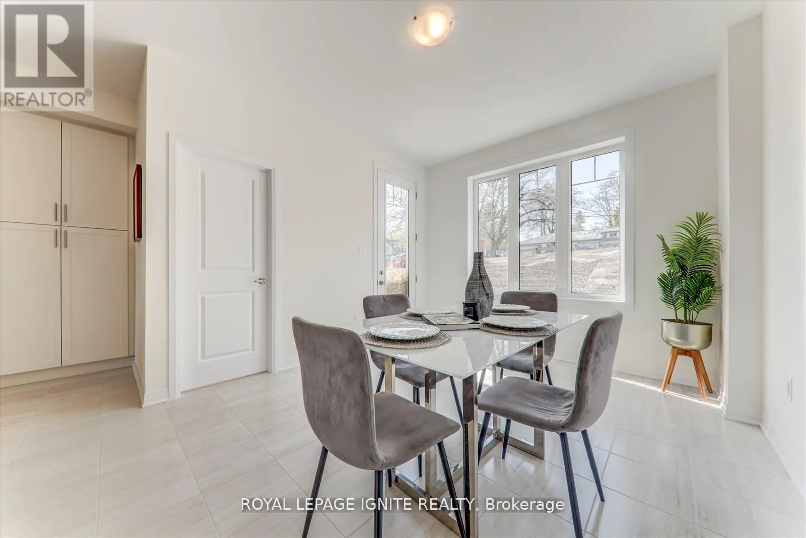 544 HUDSON CRESCENT