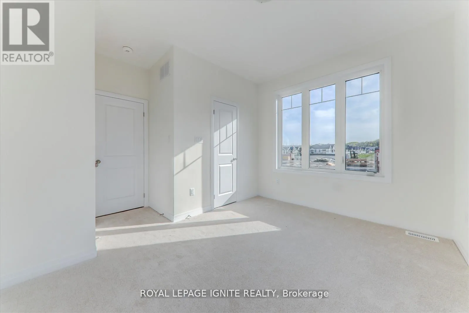 553 HUDSON CRESCENT