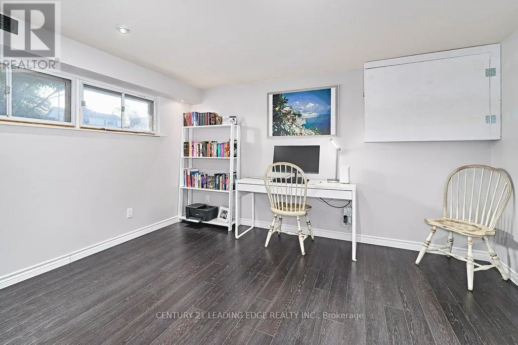 25 EILEEN DRIVE
